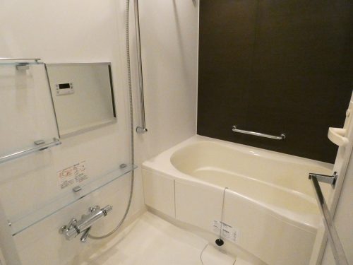 一日の疲れを癒すための心地よいバスタイムを演出する浴室はゆとりあるサイズを採用！(風呂)